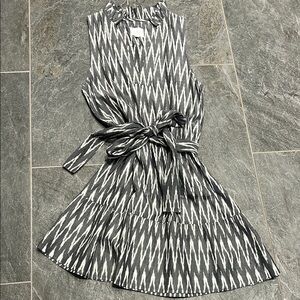 Womens Sunday’s  brand XS grey & white sleeveless Ikat design dress